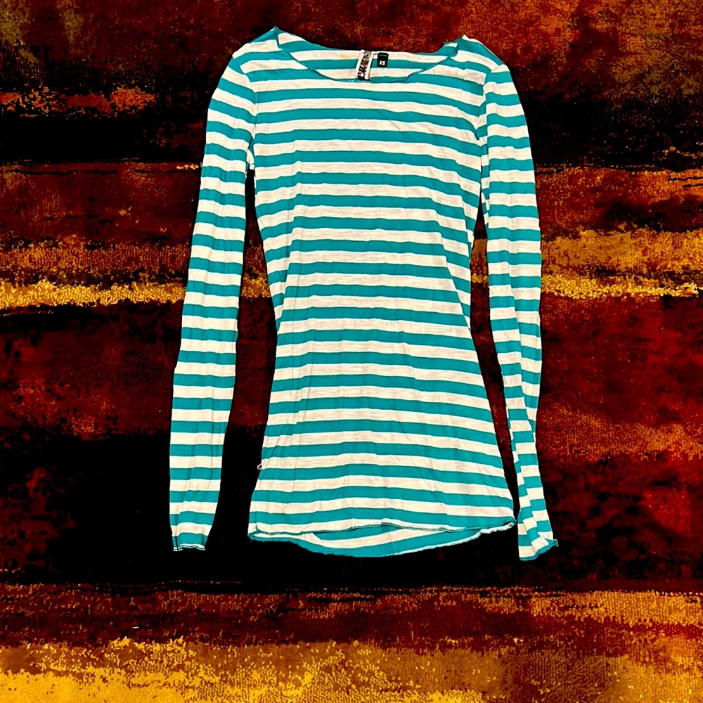 XS green/white striped long sleeve BKE top